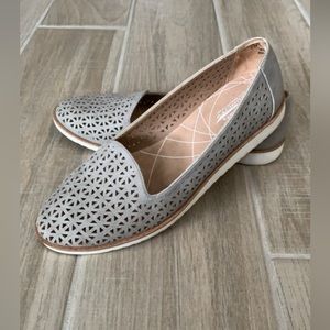 Life Stride Velocity slip-on sandals. Size: 6.5, Color: Grey